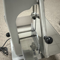 Machine à découper les os en acier inoxydable peint de haute qualité, scie à os pour la viande congelée, coupe-os robuste pour la transformation en boucherie