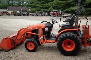 Tractor de Ruedas Usado B2601HSD 2017 con Motor de 185HP - Product Image 2