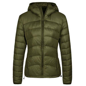 Doudoune matelassée personnalisée de couleur noire pour femmes Doublure en polyester respirant Rembourrage en coton Veste d'hiver à bulles - Product Image 1