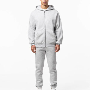 Opción de embalaje de marca personalizada para chándales de hombre, incluyendo etiquetas colgantes y etiquetas. - Product Image 1