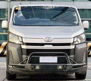 Toyota Hiace Commuter Deluxe 2021 Usada, Motor de Gasolina Turbo de 2.8L I4, Tracción en las Cuatro Ruedas - Product Image 1