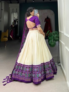 Lona de algodón con estampado de Patola púrpura boda Lehenga Choli borlas pesadas costura con cremallera para damas de honor nupciales indio paquistaní - Product Image 2