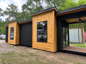 Maisonnette préfabriquée moderne et contemporaine en acier, 40x8 pieds, 320 pieds carrés, 1 chambre, 1 salle de bain, bois et métal - Product Image 2