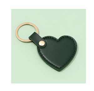 Llavero de cuero de lujo con cuero curtido vegetal y diseñado para el uso diario con forma de corazón - Product Image 4
