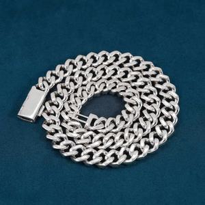 Cadena Cubana Miami de 12 mm con Oro de 14K y Moissanita Engastada, Pulseras y Brazaletes Elegantes - Product Image 2