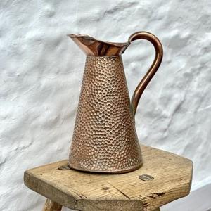Jarra de cobre puro de diseño martillado de primera calidad para almacenar y servir agua con un atractivo vintage elegante y elegante - Product Image 2