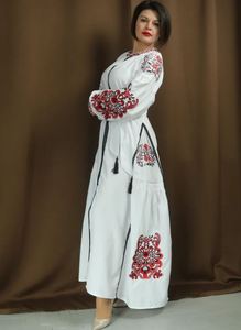 Robe ethnique folklorique de style bohème brodée ukrainienne pour femmes avec robe ample géométrique très élégante brodée à la main - Product Image 3