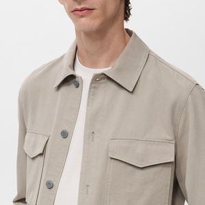 แจ็คเก็ตบอมเบอร์ผู้ชายแบบกระดุม ปรับแต่งได้ แฟชั่นสตรีท เสื้อคลุมลำลองคลาสสิก ผ้าระบายอากาศดี รับผลิตแบบ OEM - Product Image 2