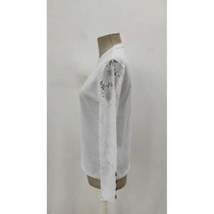 Blusa de Mujer con Cuello Redondo y Mangas Largas con Diseño Floral, 37587 - Blanca - Product Image 5