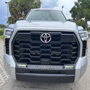 Toyota Tundra SR5 2024 abordable et propre - Product Image 1