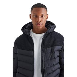 Chaqueta acolchada de peso pesado ajustada para hombre con diseño de piel de panel de moda, chaqueta acolchada OEM de invierno con cuello levantado liso personalizado - Product Image 4