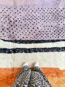 Tapis en laine marocain beige fait à la main avec un motif creux noir, tapis moelleux pour le salon, décoration de la maison, salle à manger - Product Image 2