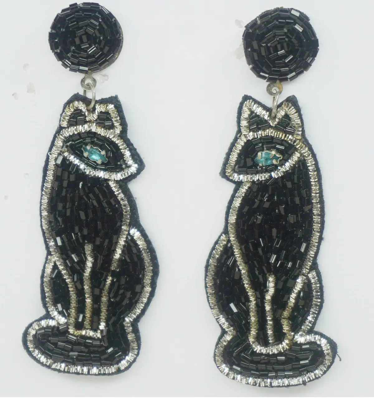Женские серьги с черным котом