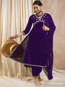 Conjunto Kurti Étnico Indio para Mujer con Bordado Georgette y Lentejuelas, con Pantalón y Dupatta, Sin Estampado, En Stock - Product Image 4