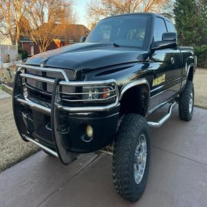 DODGE RAM 2500 SLT 4X4 d'occasion 2002, conduite à gauche/droite - Product Image 1