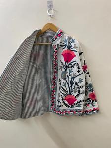 Blanc fait à la main velours hiver à la main velours Vintage Suzani avec poche hiver veste courte Bomber veste florale pour les femmes - Product Image 3