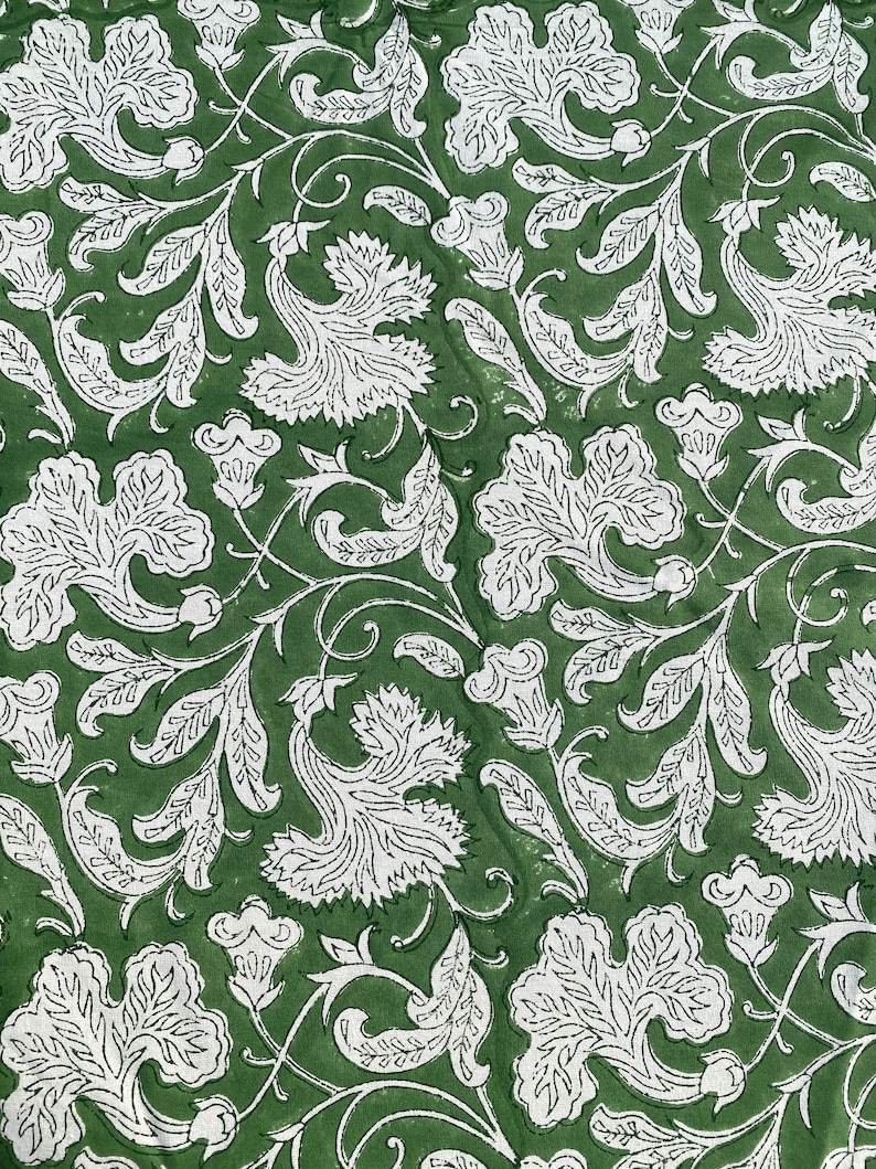 สีเขียวอาร์ติโชก Pantone