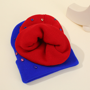 Gorro de Punto Estilo Punk para Otoño e Invierno, Gorros de Color Sólido con Puño, Decoración de Perlas y Pedrería, Tejido Común - Product Image 4