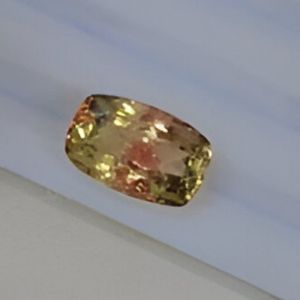 Cojín suelto de turmalina bicolor cortado 13x8x6mm piedra preciosa para curar joyas de cristal y artesanías al mejor precio al por mayor - Product Image 1