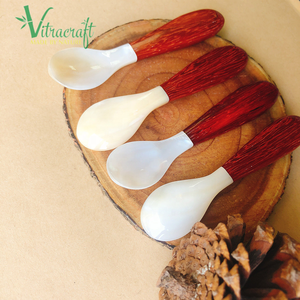 La cuillère Caviar a un manche en bois unique. Cuillère à café, cuillère à thé, cuillère à manger. Taille 12x2.4cm - Product Image 1