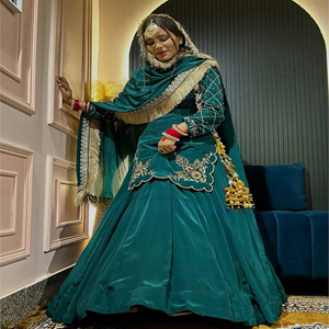 Conjunto de Kurta y Lehenga de seda verde bordada con trabajo de Zari dorado para mujer, ropa tradicional india y pakistaní para bodas, largo hasta el suelo. - Product Image 3