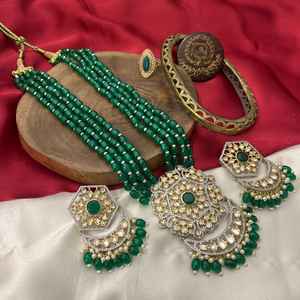 Ensemble de bijoux en laiton oxydé de qualité supérieure à finition argent antique pour les événements festifs pour femmes et l'usure quotidienne pour les fêtes - Product Image 1