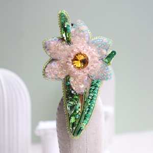 Broches perlées Broche design faite à la main. Accessoires de haute qualité. Broche design unique. Baby shower meilleur cadeau. - Product Image 1