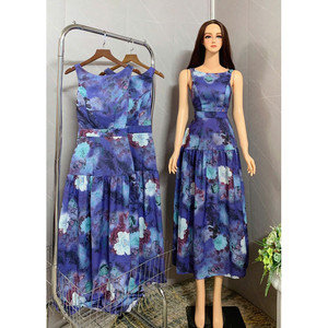 Robe d'été en poly soie bleue à fleurs Robe élégante au crochet pour femme de bureau Découpe translucide à volants Longueur du sol Dot for Day - Product Image 4