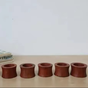 Ensemble de 4 anneaux de serviette en bois de forme ronde Anneau de serviette en bois massif Couleur marron Anneau de serviette pour table et ustensiles de cuisine - Product Image 1