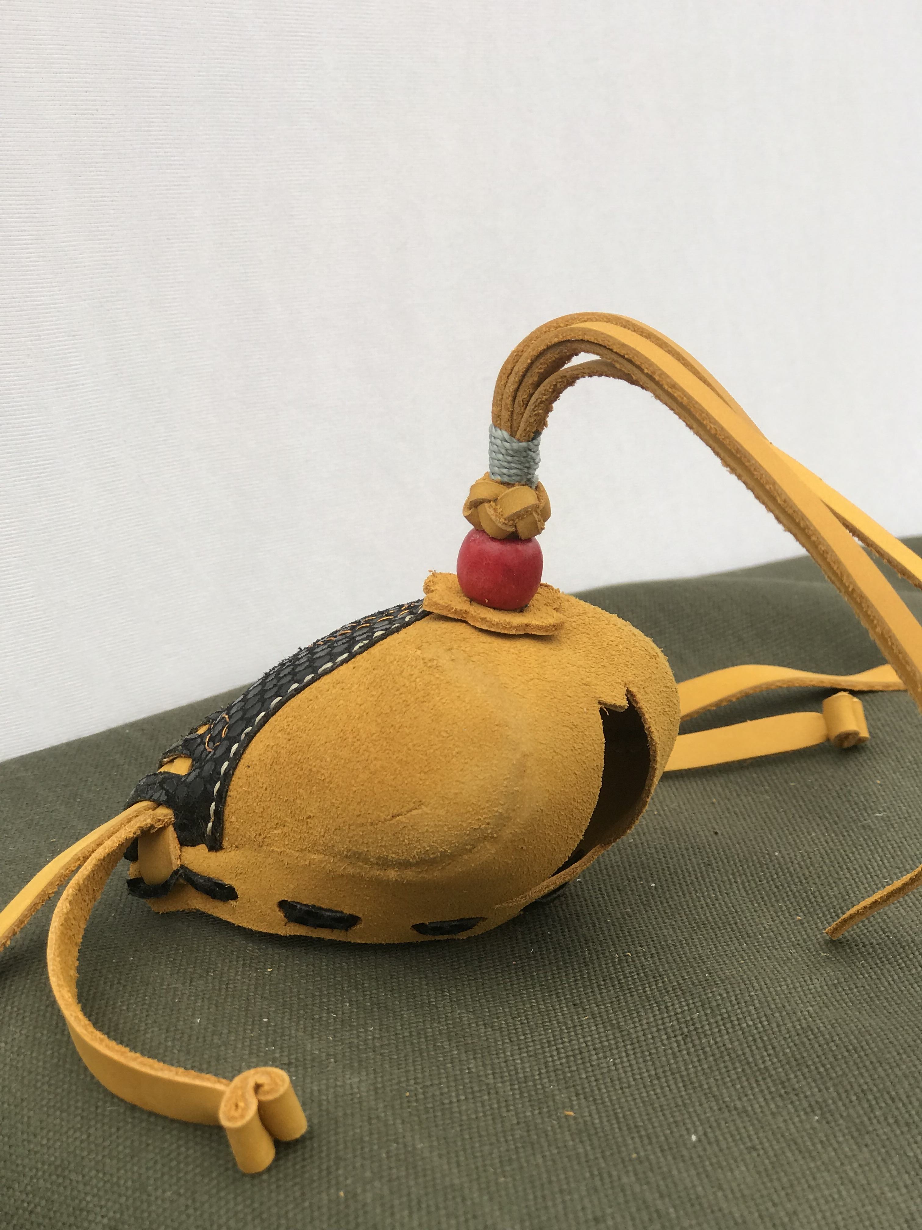 สีเหลือง