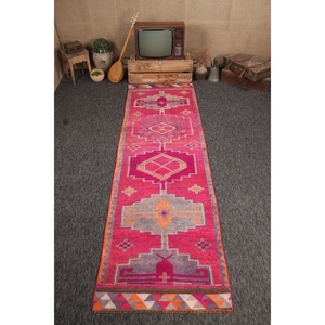 Tapis vintage Herki, tapis turc de 3,2 x 10,9 pieds, tapis géométrique rose - Product Image 1