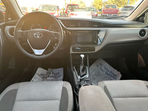 2017 Toyota Corolla LE Sedan usado Interior oscuro caja de cambios Manual automática asientos de cuero aleación de aluminio R17 Gas eléctrico - Product Image 2