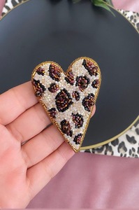 Broche brodée de perles de rocaille personnalisée Père Noël, design unique, broderie perlée de couleurs variées - Product Image 2