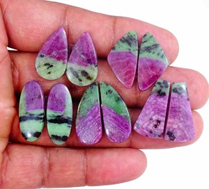 Rubí de alta calidad en pares de zoisita para pendientes Par de piedras preciosas para pendientes Rubí en cabujón de zoisita Par para uso Pendiente - Product Image 5