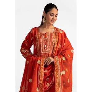 ชุดสูทพิมพ์ลายทองและแลคเกอร์ 3 ชิ้น รุ่น IUSTKSD-272 คอปกสี่เหลี่ยม ผลิตจากผ้ามัสลิน - Product Image 5