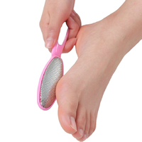 Éliminateur de callosités de pieds en acier inoxydable 304, outil de pédicure de haute qualité, avec poignée à poignée souple rose et noire