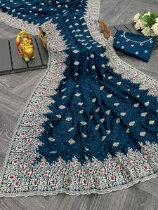 Tenue de fête élégante Saree en soie Zari et pierre de Blooming Vichitra avec chemisier de travail brodé en vente en gros - Product Image 6