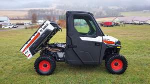 Véhicule utilitaire agricole tout-terrain Bobcats 4x4 robuste, tracteur à roues côte à côte puissant avec pompe à moteur et engrenage, état d'occasion - Product Image 5