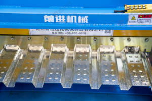 เครื่องขึ้นรูปแผ่นพื้นและแผ่นหลังคาคุณภาพสูง ผลิตภาพสูง - Product Image 2