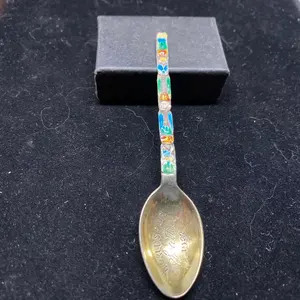 Juego de cucharas con mango trenzado dorado en fundición de aluminio con diseño elegante, perfecto para vajilla y accesorios de comedor - Product Image 4