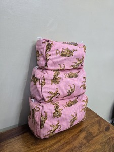 Ensemble de voyage 3 pièces en coton matelassé à imprimé tigre, fermeture éclair vintage pour pochette, écologique, résistant à l'eau, rangement de maquillage moyen - Product Image 5