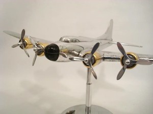 Modèle de forteresse volante en aluminium poli avion affichage de bureau décor d'aviation à collectionner cadeau décor de bureau - Product Image 2