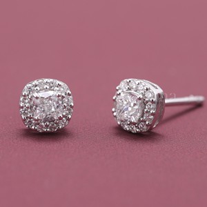 ต่างหูเพชรทรงคุชชั่นแบบ Halo ประดับเพชร IGI Certified Lab Grown Diamond ตัวเรือนทองคำขาว/โรสโกลด์/เหลือง 18K ประดับเพชรแบบ Micro Pave - Product Image 3