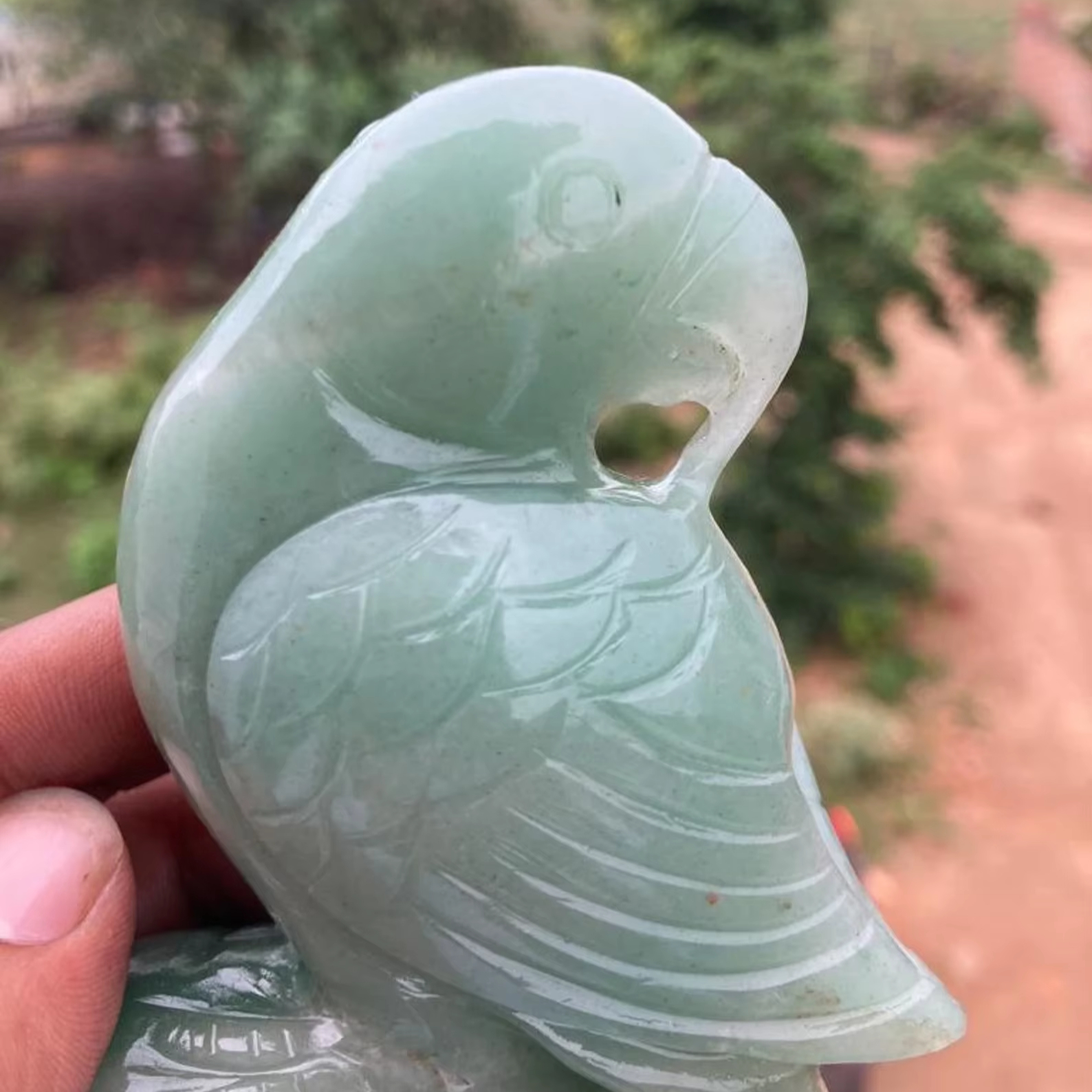 翡翠彫刻　鹿彫刻　天然石　彫刻置物 翡翠 彫刻置物 （中国美術 中国古玩 翡翠 置物 ヒスイ 彫刻 玉石