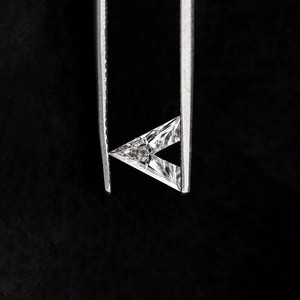 Alphabet de diamant cultivé en laboratoire VVS certifié IGI de style antique, un diamant en vrac taillé de fantaisie pour la fabrication de pendentifs au prix de gros - Product Image 5