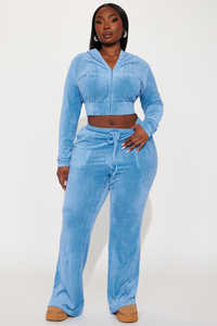 Survêtement pour femmes de haute qualité Survêtement en velours bleu clair pour femmes Fournisseur pakistanais Prix bas Tenue coordonnée tendance pour femmes - Product Image 4