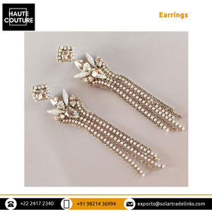 Boucles d'oreilles de mariée en forme de couronne faites à la main brodées à la main avec glands au design élégant pour femmes du vendeur indien - Product Image 3
