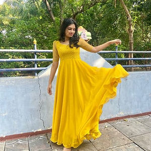 ROBE EN GEORGETTE READYMADE DE CRÉATEUR POUR FEMMES - Product Image 1