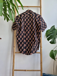 Chemise en coton décontractée pour hommes, imprimé à la main indien, respirant et confortable pour le jardin et la plage. - Product Image 2