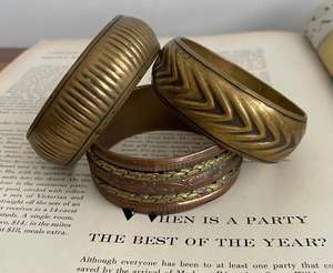 Brazalete abierto chapado en oro de lujo para mujer, diseño de flores talladas, pulsera de boda, accesorio de moda - Product Image 5